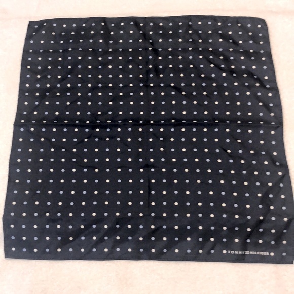 Tommy Hilfiger Pocket Square - Navy Polka dot - Picture 3 of 7